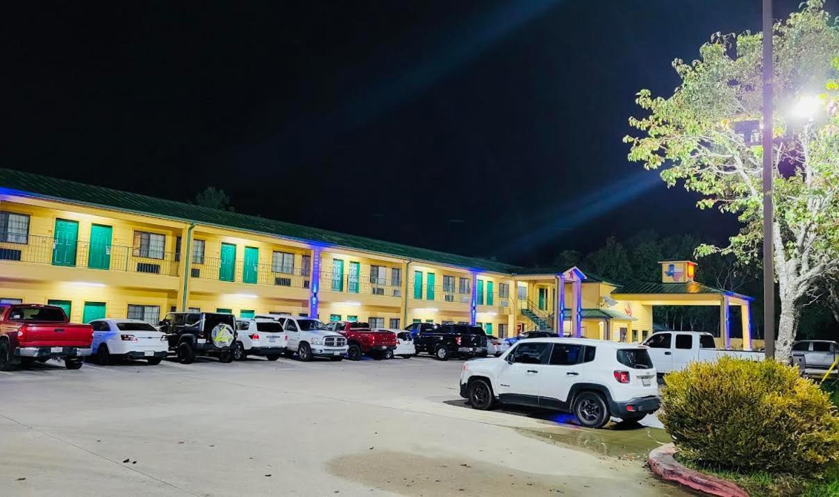 Scottish Inn & Suites Hankamer Exterior photo